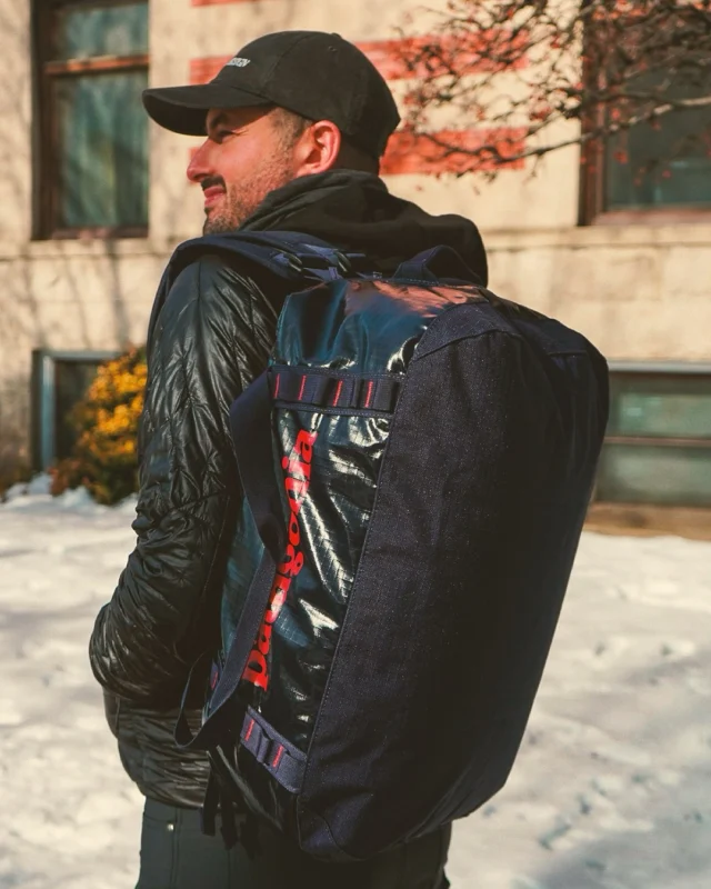 📌 Los Black Hole de Patagonia son bolsos reconocidos por su durabilidad extrema y diseño funcional.
Fabricados con poliéster ripstop 100% reciclado, recubierto con una laminación de TPU altamente resistente.

¿Qué significa eso? 🤔
Que cada mochila está diseñada para aguantar golpes, lluvia, rayones y uso intenso, sin perder flexibilidad ni estilo. 🌧️⛰️

♻️ Además, todos los materiales son reciclados, duraderos y pensados para una larga vida. Menos desechos, más aventuras.

Encuentra el Black Hole ideal, desde los 2L hasta los 100L, en limitesur.cl 📲 y en tienda 📍