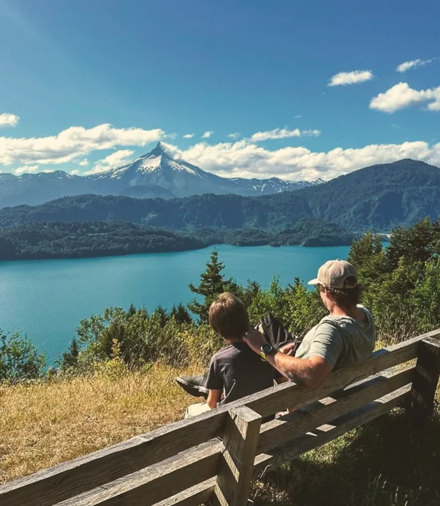 🧔🏻‍♂️ Feliz Día del Padre a quienes nos mostraron que las mejores historias no se cuentan, se viven.

A esos papás que nos enseñan que la mejor vista llega después del esfuerzo, que valoran el silencio del bosque y se toman un momento para contemplar el paisaje tras una buena caminata.

Hoy celebramos su forma de vivir la aventura: con calma, curiosidad y ganas de descubrir siempre algo nuevo.

¡Feliz Día del Padre! 🧔🏻‍♂️🫰🏻

📸 Gracias por la foto @manuelmingos